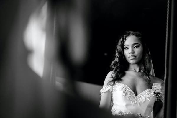 bride getting ready at Philadelphia's Notary Hotel