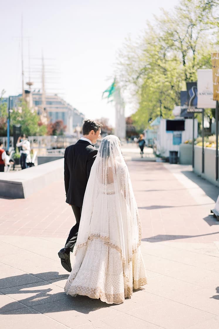 couples portraits at hilton penns landing